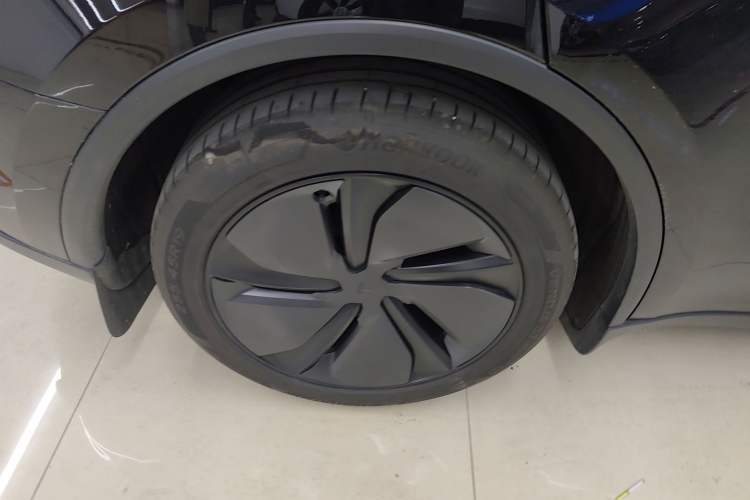 Used Tesla Model Y 2025 Updated Version Long-Range All-Wheel Drive Right Rear Wheel Hub