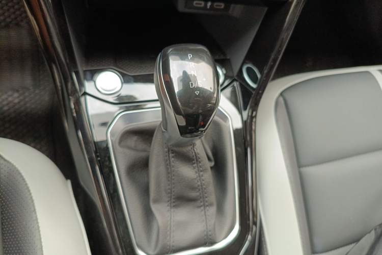 Used Volkswagen T-ROC 2023 300TSI DSG Two-Wheel Drive Starlight Edition Gear Lever