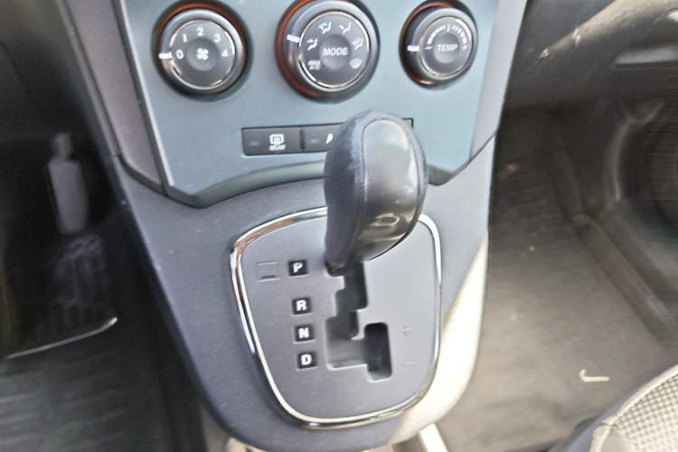 Used Kia Carens 2011 2.0L 7-Seater Automatic Standard Edition
