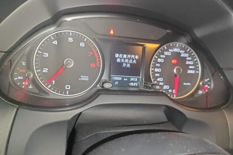 Used Audi Q5 2013 40 TFSI Ambition Odometer Close Up