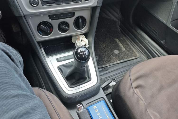 Used Volkswagen Lavida 2013 Revised Classic 1.6L Manual Fashion Edition Gear Lever