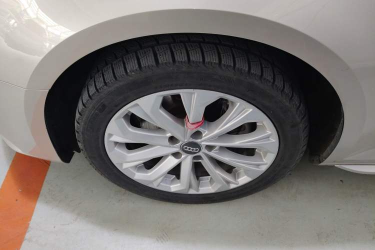 Used Audi A4L 2019 40 TFSI Ambition China VI Left Front Wheel Hub