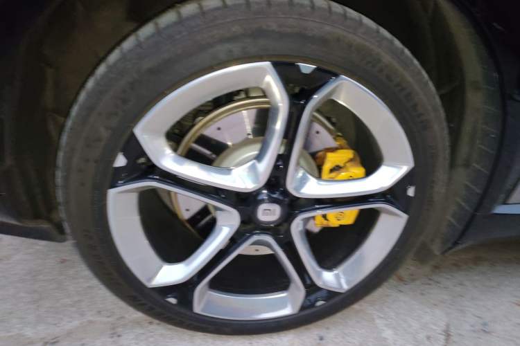 Used Xiaomi Auto YU7 2025 Ultra-Long Range High-Performance All-Wheel-Drive Max Edition
