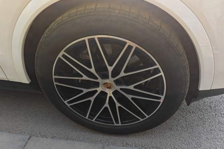 Used Porsche Cayenne 2024 Cayenne 3.0T Right Front Wheel Hub