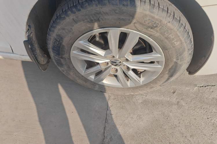 Used Volkswagen Santana 2015 1.4L Manual Fashion Edition Right Front Wheel Hub