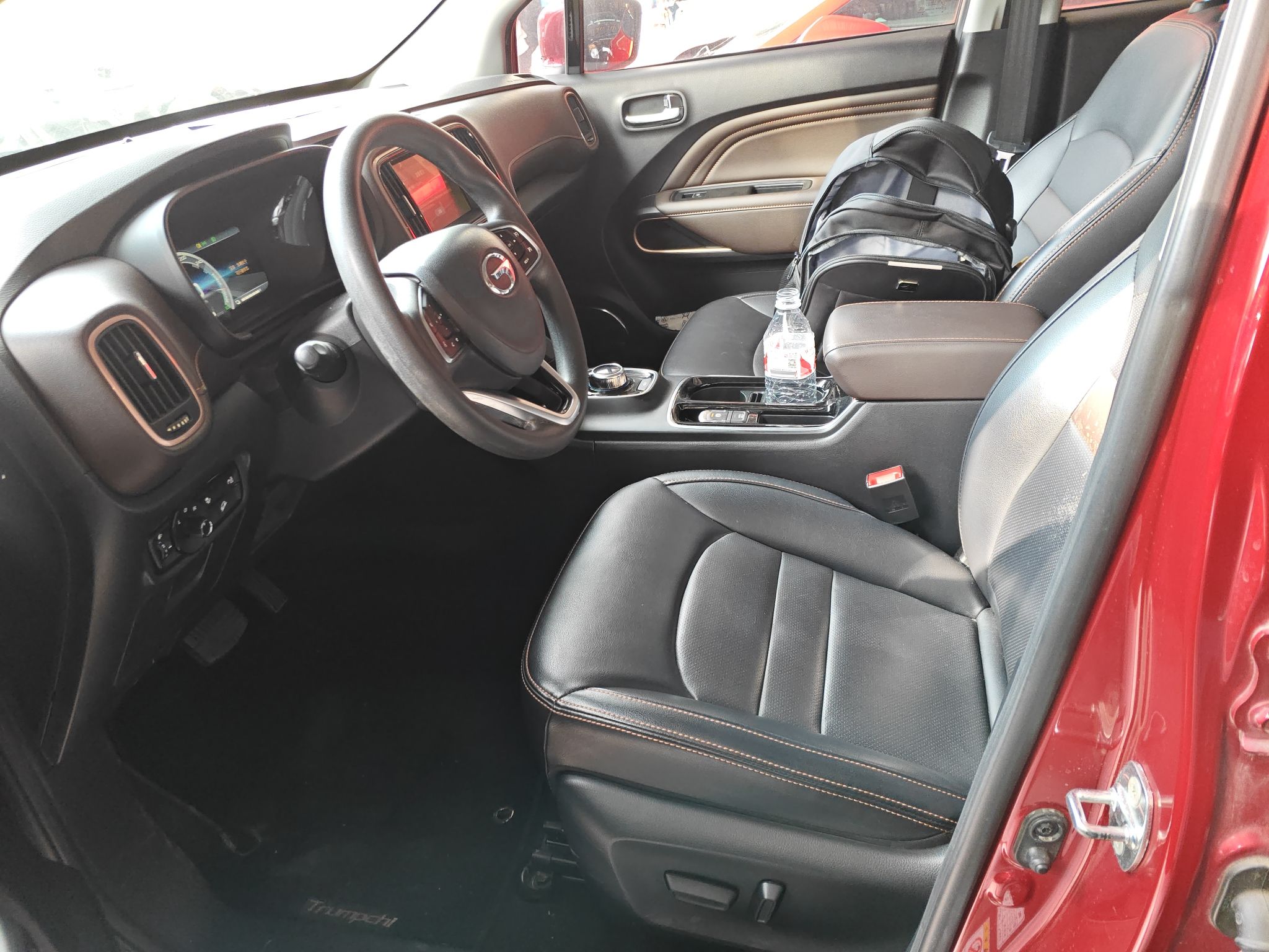 Переднее сиденье в автомобиле