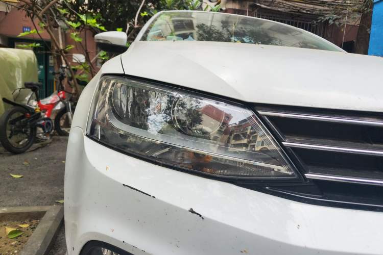 Used Volkswagen Sagitar 2017 1.6L Automatic Comfort Model Right Front Headlight