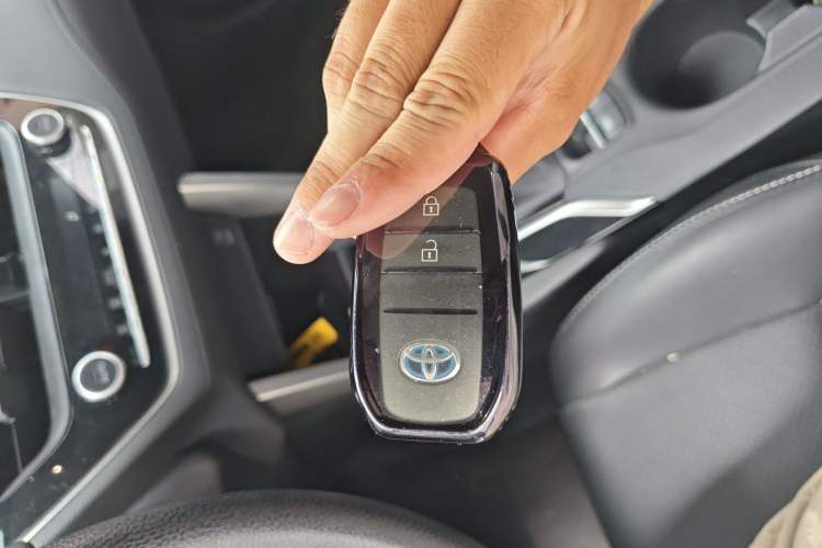 Used Toyota FRONTLANDER 2023 2.0L Smart Electric Hybrid Dual-Engine Leading Edition Vehicle Key