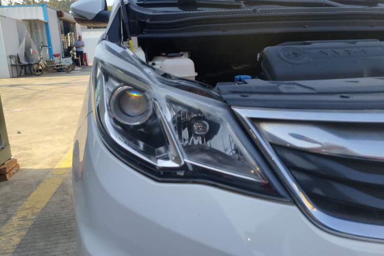 Used CHANGAN KAICHENG Oushang A600 2016 1.5L Manual Luxury 7-Seater Right Front Headlight