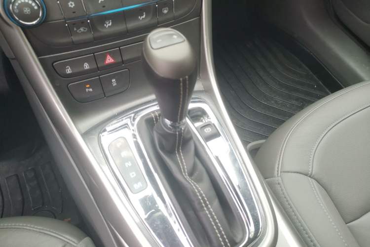 Used Chevrolet Malibu 2014 2.0L Automatic Luxury Edition Gear Lever