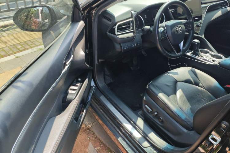 Used Toyota Camry 2021 2.0G Luxury Edition
