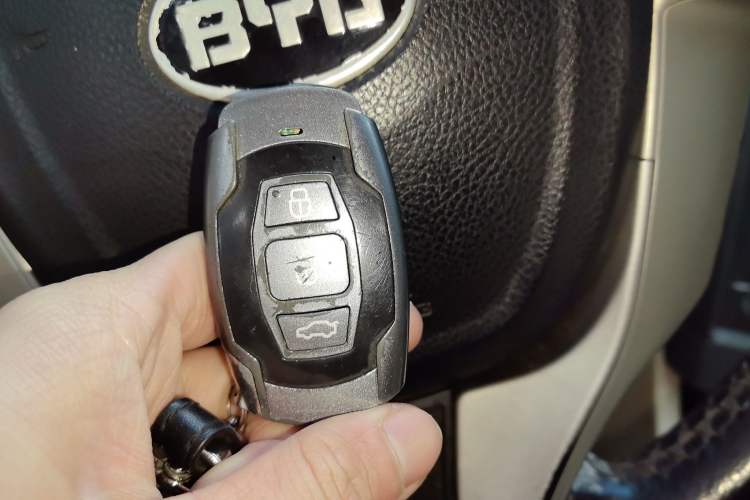 Used BYD G6 2011 2.0L Manual Luxury Edition
