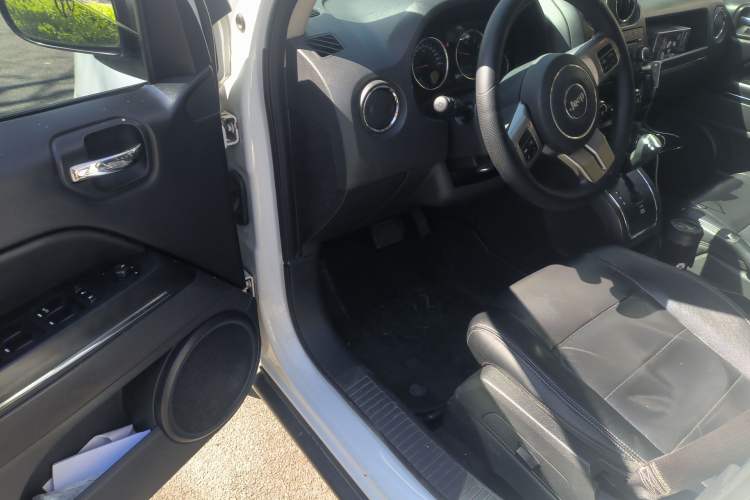 Used Jeep Compass 2013 2.0L Two-Wheel Drive Black Luxury Edition