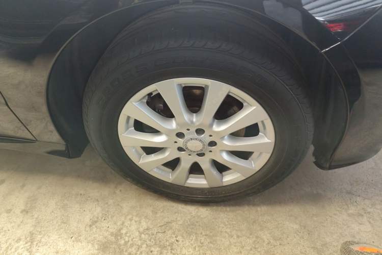 Used Mercedes-Benz R-Class 2017 R 320 4MATIC Business Edition Prestige Model Right Front Wheel Hub