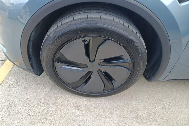 Used Tesla Model Y 2025 Rear-Wheel-Drive Version