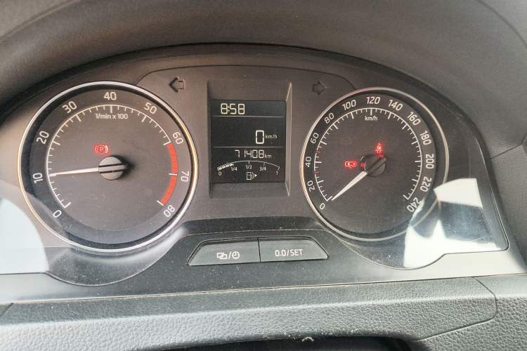 Used Skoda Rapid Spaceback 2016 Revised Version 1.4L Manual Front-Drive Edition