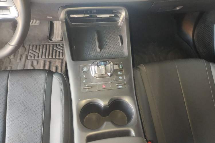Used BYD Qin PLUS 2025 DM-i Smart Drive 120KM Superior Model Gear Lever