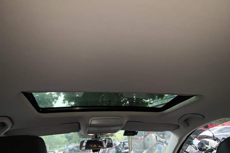 Used Volkswagen Sagitar 2012 1.4TSI Automatic Luxury Edition
