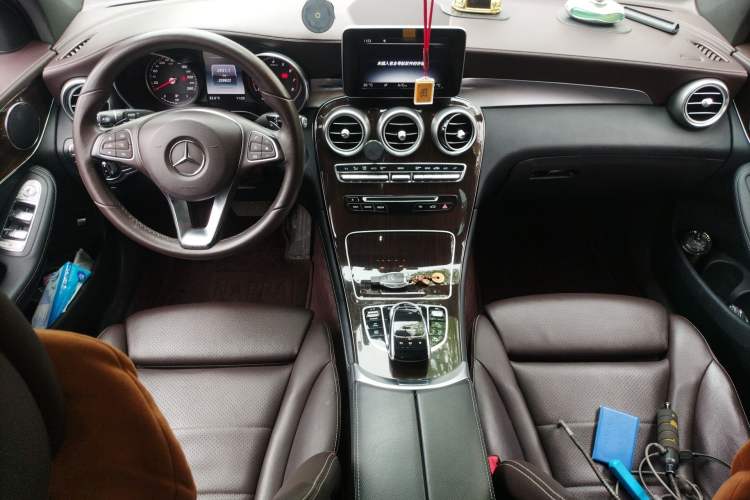 Used Mercedes-Benz GLC 2016 GLC 260 4MATIC Dynamic Edition Audio And AC Panel