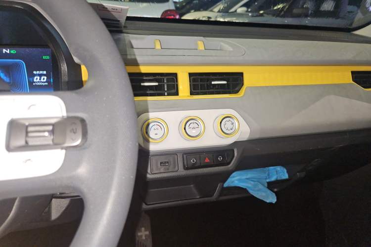 Used Chery New Energy QQ Ice Cream 2022 170km Sundae Phosphate Lithium-Ion Audio And AC Panel