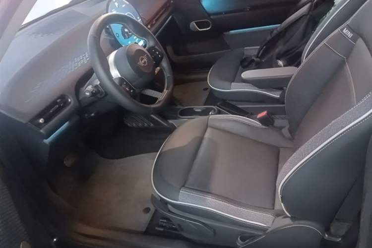 Used MINI Electric COOPER 2024 456km COOPER E Classic Edition
