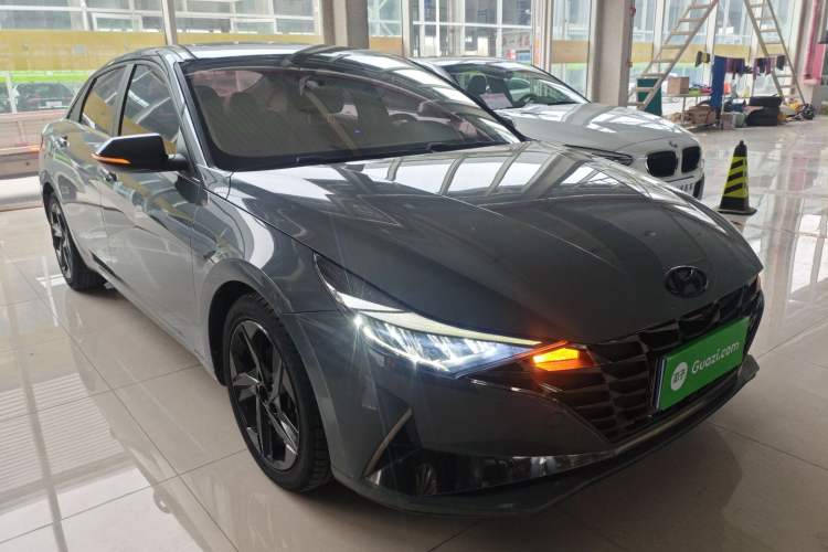 Used Hyundai Elantra 2021 1.5L CVT LUX Prestige Edition
