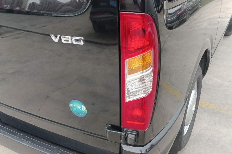 Used SAIC MAXUS Xintu V80 2024 Aotuntong Value Edition 6MT Short Wheelbase Ultra-Low Roof 127 Ps 5/6 Seats
