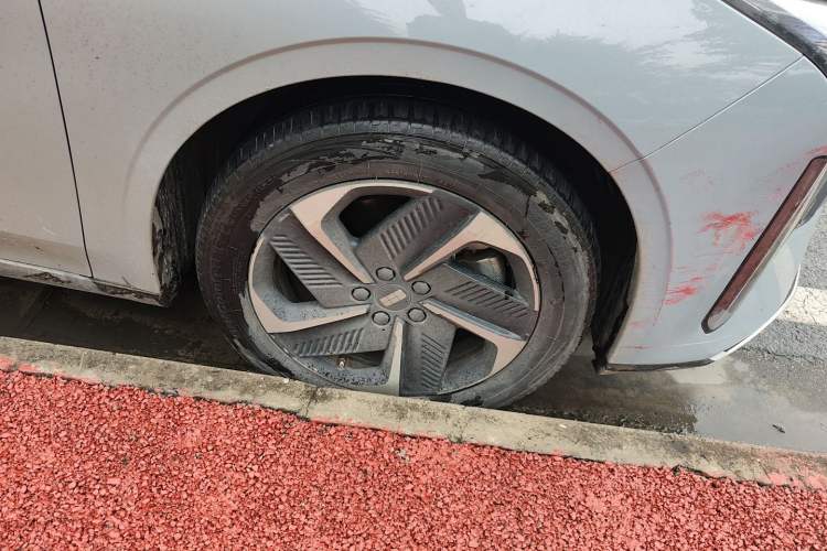 Used Geely Galaxy L6 2023 125km MAX
