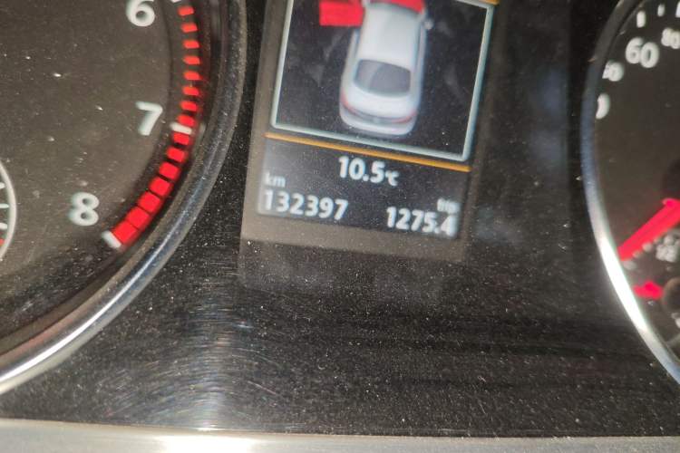 Used Volkswagen CC 2016 1.8TSI Luxury Model Odometer Close Up