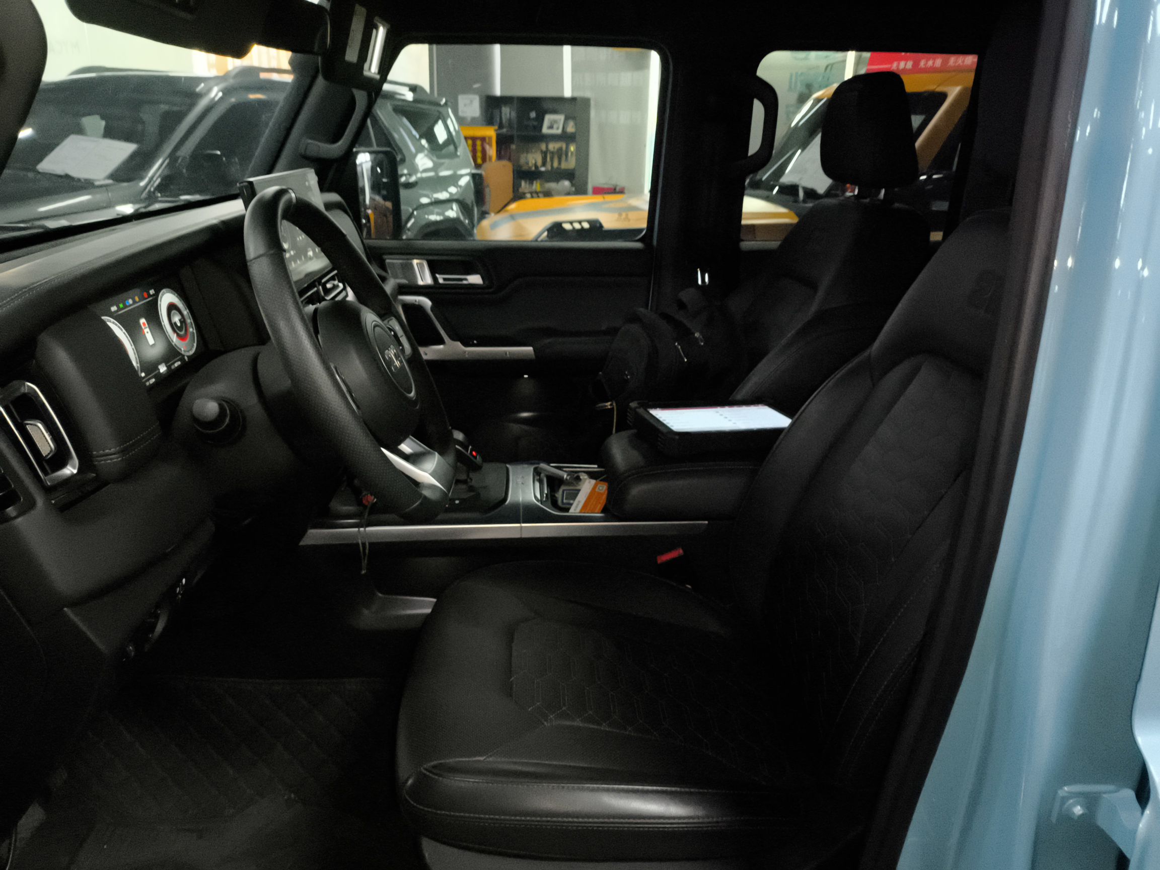 المقاعد الأمامية داخل السيارة