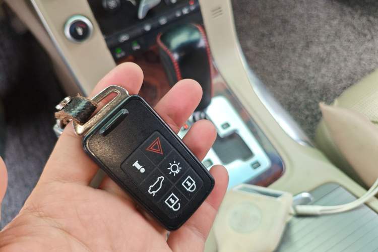 Used Volvo S80L 2011 2.0T ZhiZun Edition
