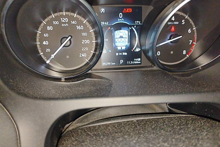 Used Land Rover Discovery Sport 2018 240 PS PURE Edition Odometer Close Up