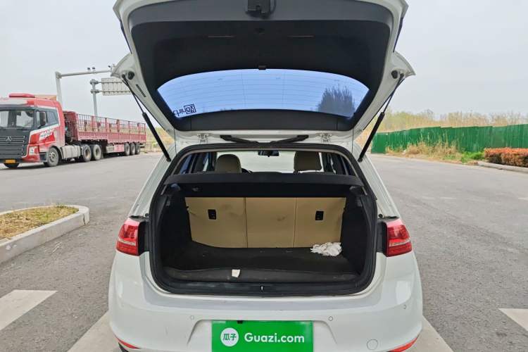 Used Volkswagen Golf 2014 1.4TSI Automatic Comfort Model Trunk