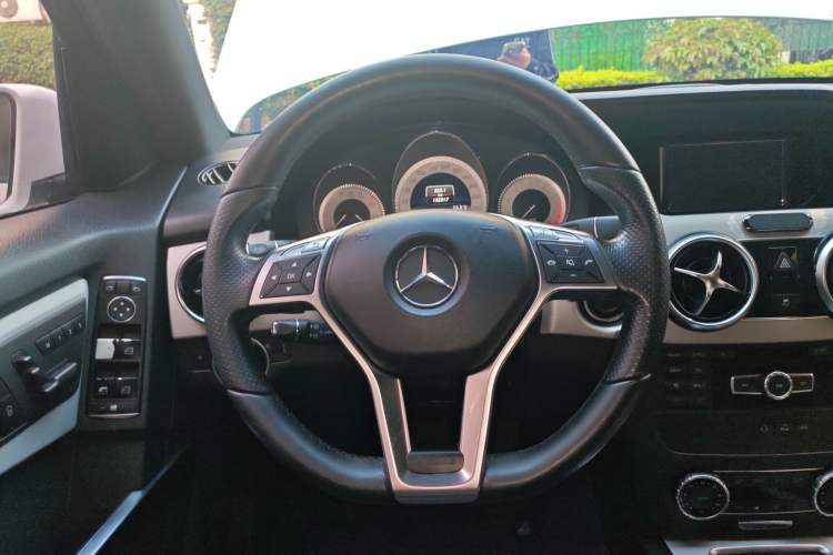 Used Mercedes-Benz GLK-Class 2015 GLK 260 4MATIC Dynamic Edition Ultimate Version
