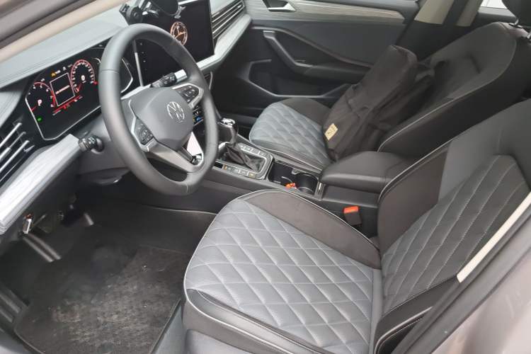 Used Volkswagen Sagitar 2023 300TSI DSG Excellence Edition Left Front Seat