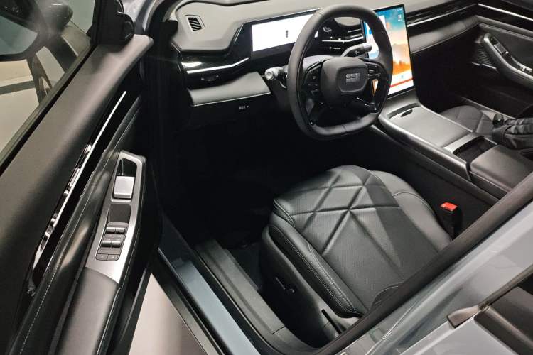 Used Geely Galaxy L6 2024 125km PLUS Dragon Edition Driver Seat