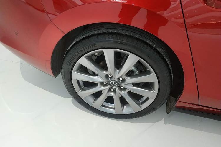 Used Mazda 3 Axela 2021 2.0L Automatic ZhiZun Edition Right Rear Wheel Hub
