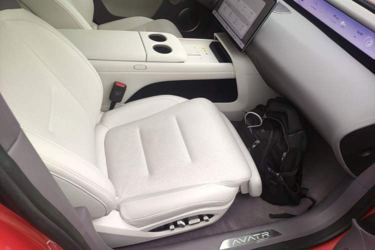 Used Avatr 06 2025 Max Extended-Range Edition Right Front Seat