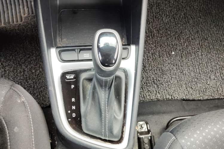 Used Hyundai Celesta 2018 1.6L Automatic GL Enjoyment Version China V Standard Gear Lever