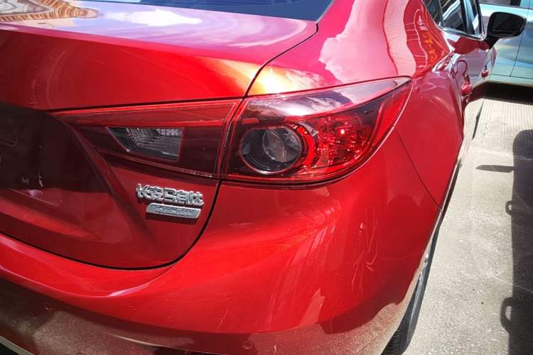 Used Mazda 3 Axela 2016 Sedan 1.5L Automatic Luxury Model
