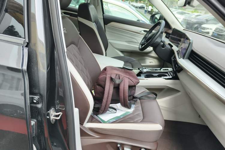 Used Volkswagen Tavendor 2023 380TSI Four-Wheel Drive R-Line Cruise Edition Right Front Seat