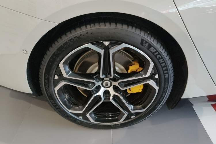 Used Xiaomi Auto SU7 2024 Four-Wheel Drive Ultra-Long Range Advanced Intelligent Driving Max Edition