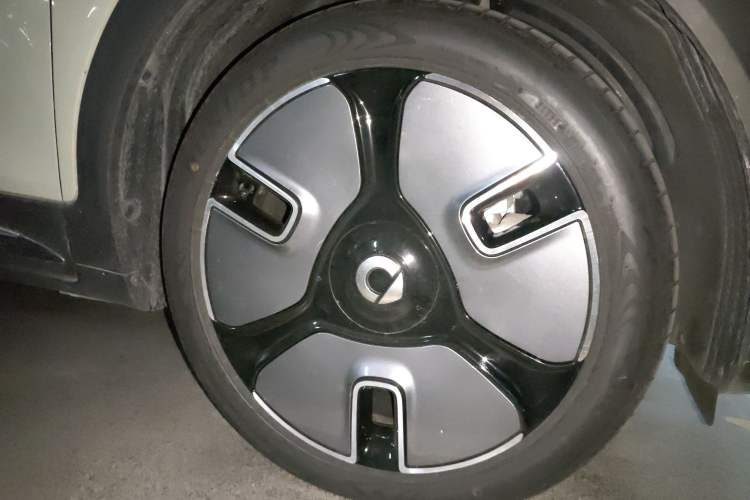 Used smart #1 2022 Premium Edition Right Front Wheel Hub