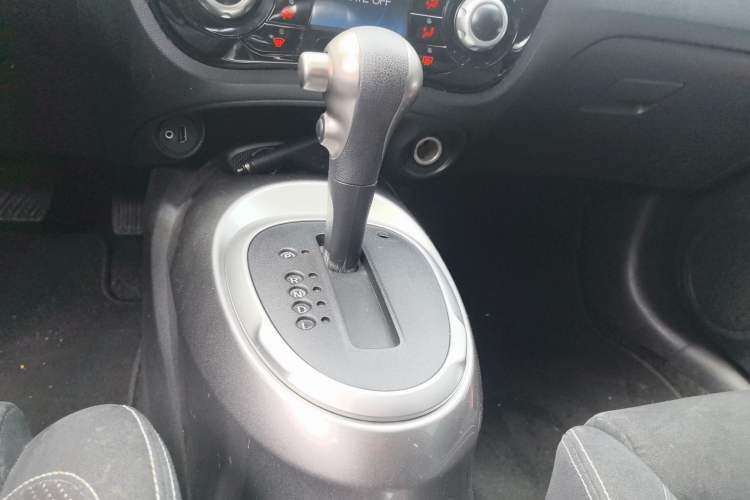 Used Infiniti ESQ 2014 1.6L Spontaneous Edition Gear Lever