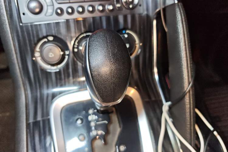 Used Peugeot 3008 2015 2.0L Automatic Classic Edition
