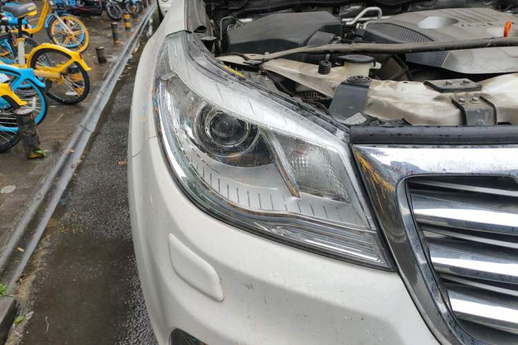 Used Haval H9 2015 2.0T Four-Wheel Drive Luxury 7-Seater Right Front Headlight