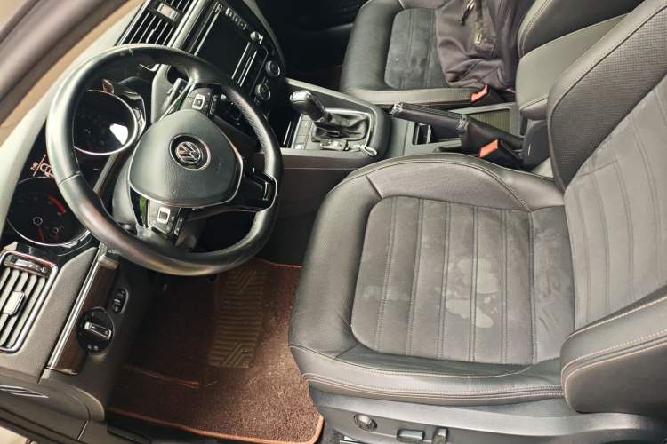 Used Volkswagen Sagitar 2015 230TSI Automatic Luxury Model Driver Seat