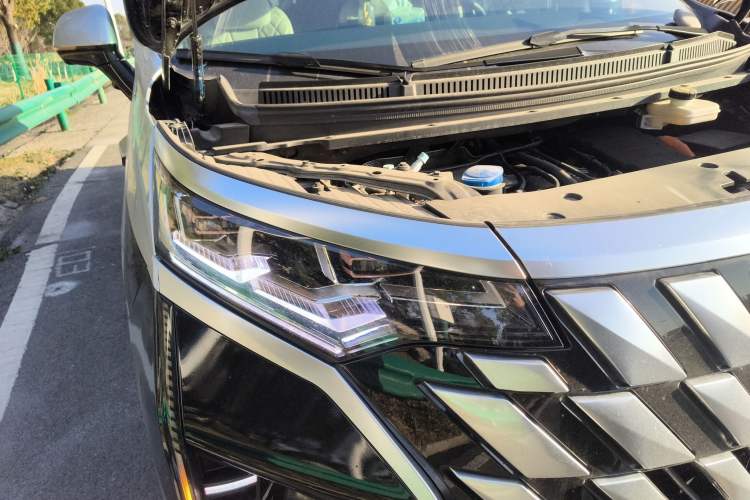 Used Denza D9 2025 DM-i Intelligent Drive 1020 Four-Wheel Drive Prestige Model
