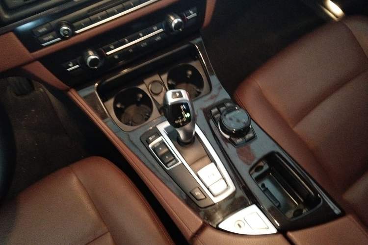 Used BMW 5 Series 2014 525Li Leading Model
