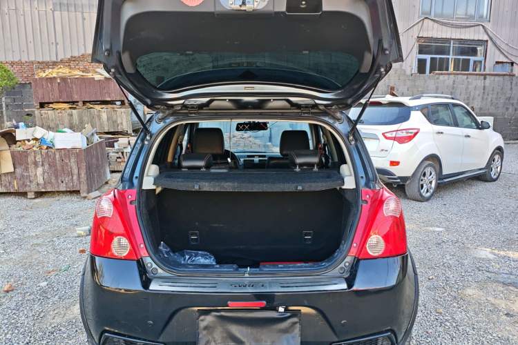 Used Suzuki Swift 2016 1.5L Automatic Fashionable Coolplay Edition Trunk